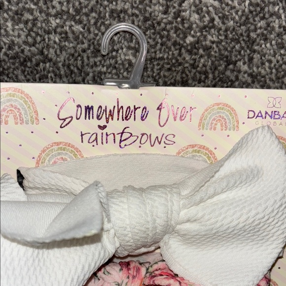 Pink and White Floral bow and Bib Set - Picture 3 of 9